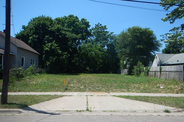 Lot 1372